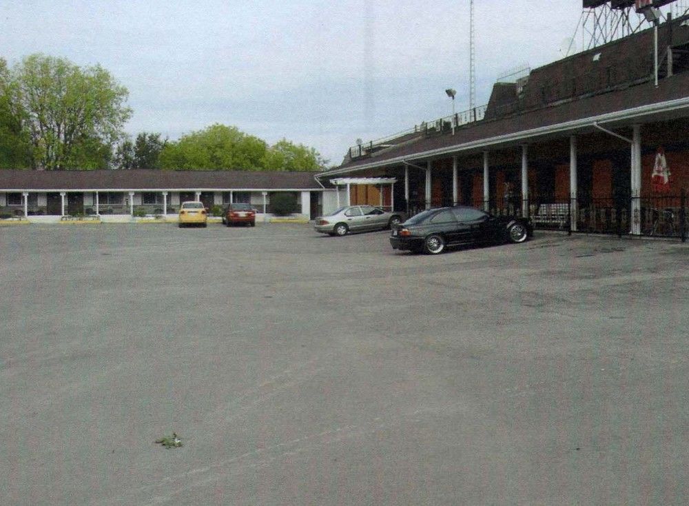 7 West Motel Carleton Place Exteriör bild
